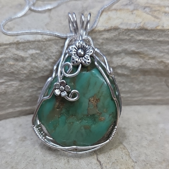 Green Turqoise Wire WrappedFloral Artisan Pendant Necklace